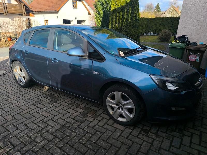 Gebraucht Opel Astra 120 PS (88 kW) 2013 Blau Limousine