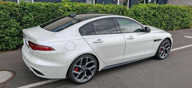 Gebraucht Jaguar XE 300 PS (220 kW) 2023 Weiß Limousine