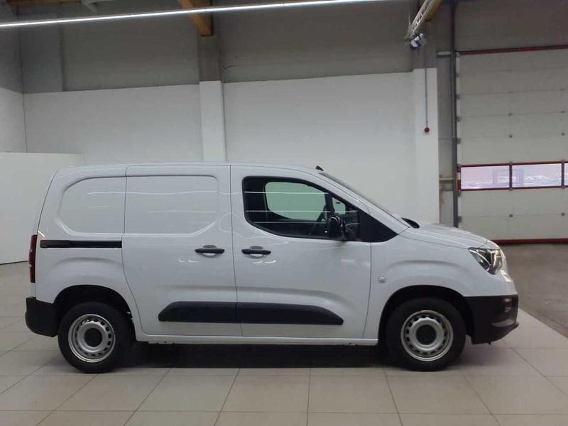 Gebraucht Opel Combo 102 PS (75 kW) 2024 Kaolin weiß Van