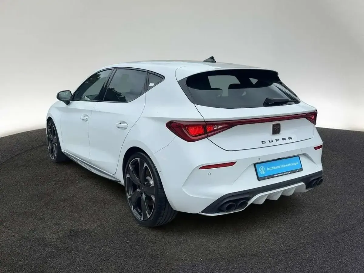 Gebraucht Cupra Leon VZ 300 PS (220 kW) 2024 Nevada weiß metallic Limousine