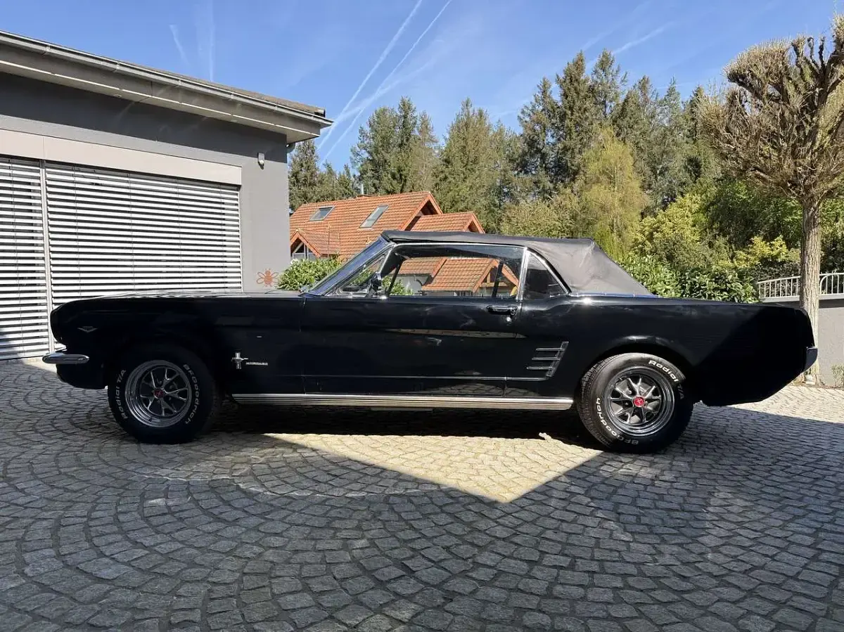 Second-hand Ford Mustang 200 CP (147 kW) 1966 Negru Cabrio