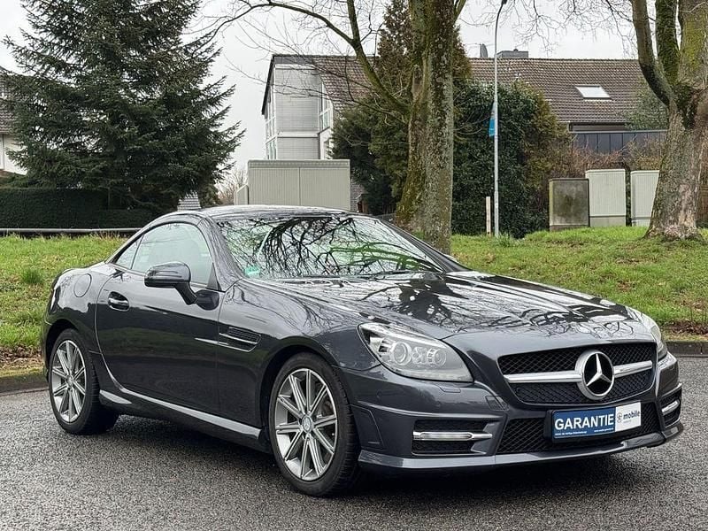 Gebraucht Mercedes SLK250 AMG 204 PS (150 kW) 2011 Tenoritgrau Cabrio