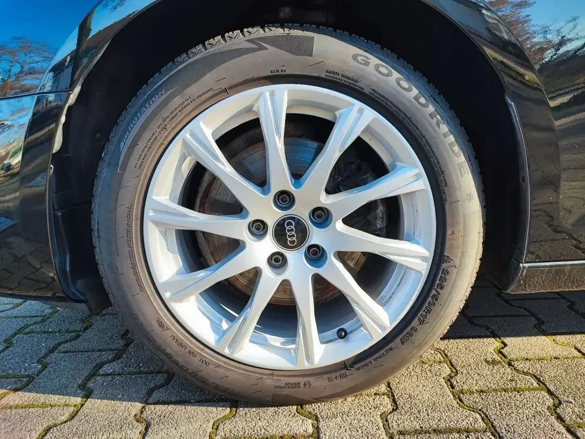 Gebraucht Audi A4 150 PS (110 kW) 2022 Mythosschwarz Kombi