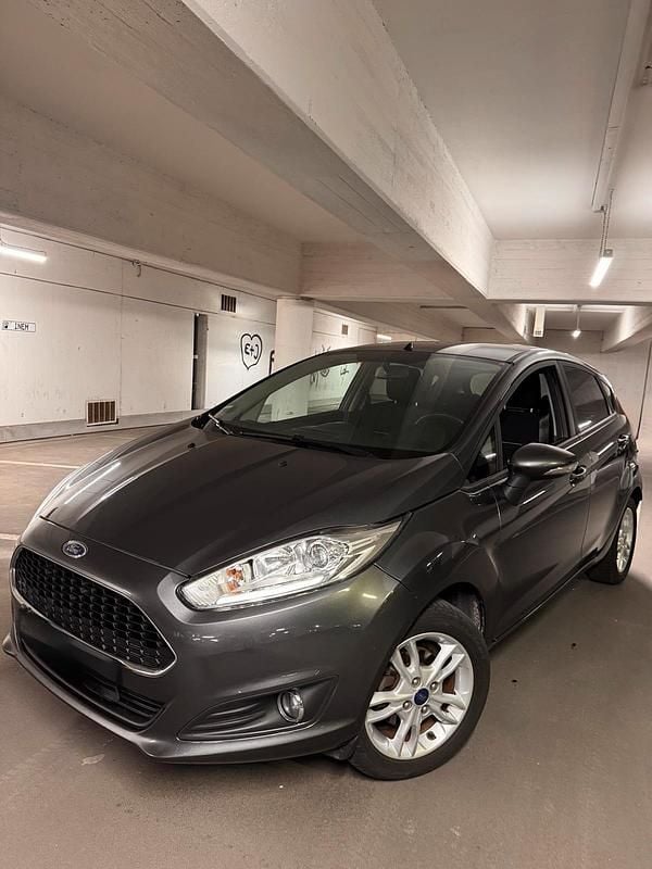 Gebraucht Ford Fiesta Celebration 80 PS (58 kW) 2017 Grau Kleinwagen