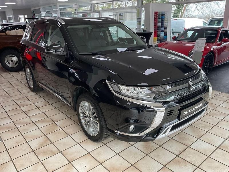Gebraucht Mitsubishi Outlander P-HEV Basis 135 PS (99 kW) 2020 Schwarz SUV