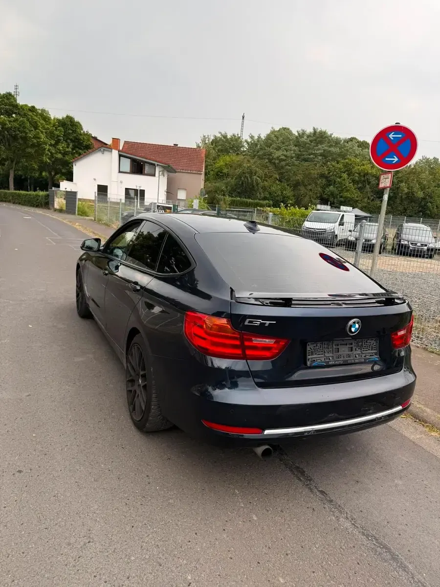 Gebraucht BMW 320 Gran Turismo 183 PS (134 kW) 2013 Blau Coupé