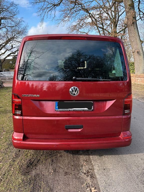 Gebraucht VW Multivan Trendline 150 PS (110 kW) 2021 Rot Van