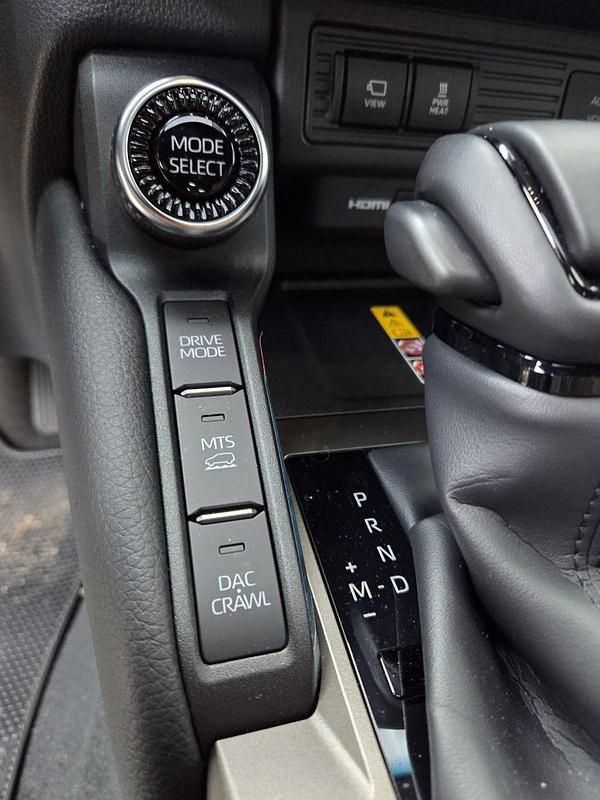 Gebraucht Toyota Land Cruiser 205 PS (150 kW) 2024 Beige metallic