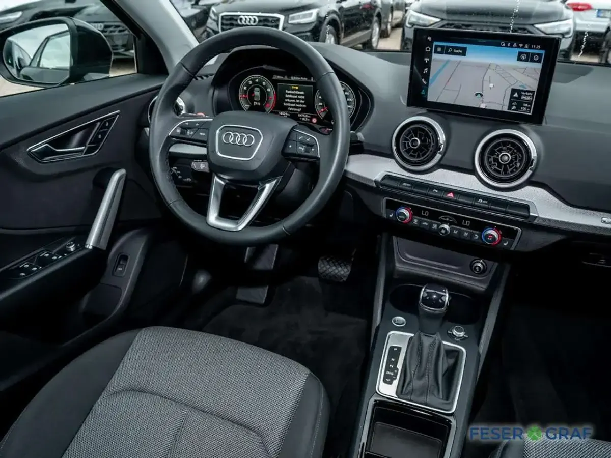 Gebraucht Audi Q2 S-Line 150 PS (110 kW) 2025 Mythosschwarz metallic SUV