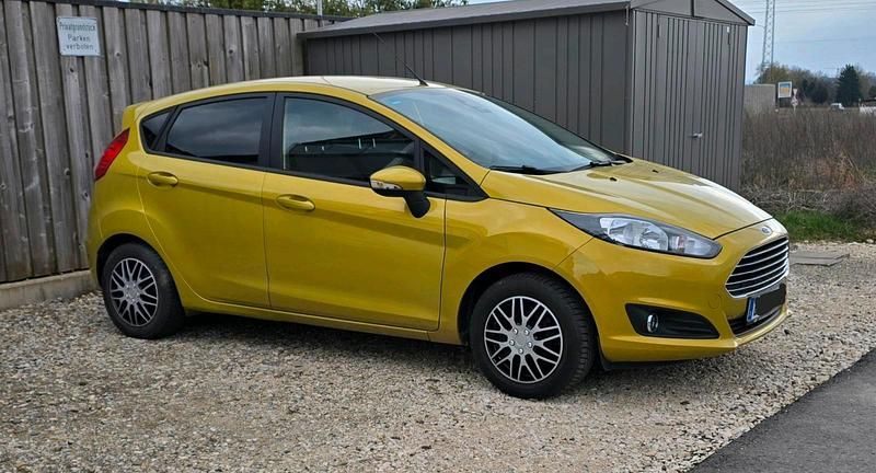 Gebraucht Ford Fiesta 101 PS (74 kW) 2013 Andere farben Kleinwagen