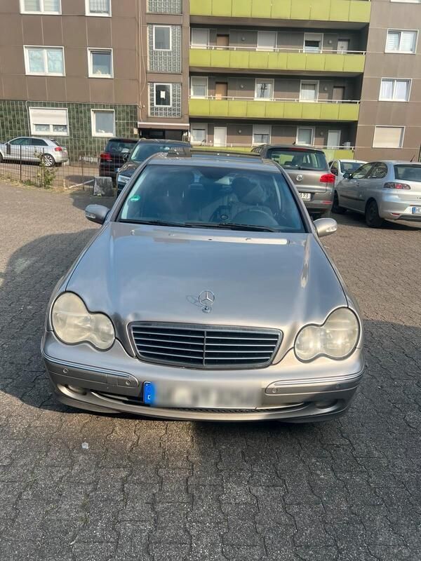 Grau Gebraucht 2005 Mercedes C220 Limousine | 1.600 € (Superpreis) - Bild 1/4