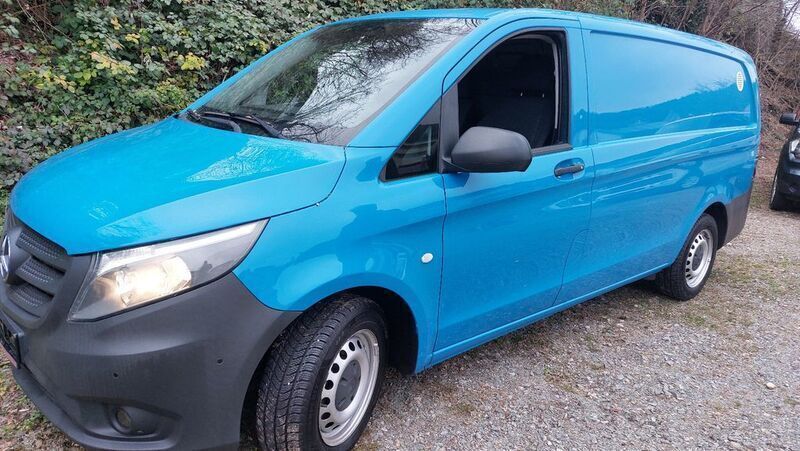 Blau Gebraucht 2016 Mercedes Vito Van / Kleinbus | 9.900 € (Fairer Preis) - Bild 1/4