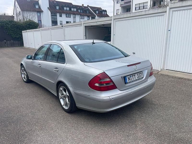Gebraucht Mercedes E270 Avantgarde 177 PS (130 kW) 2003 Silber Limousine