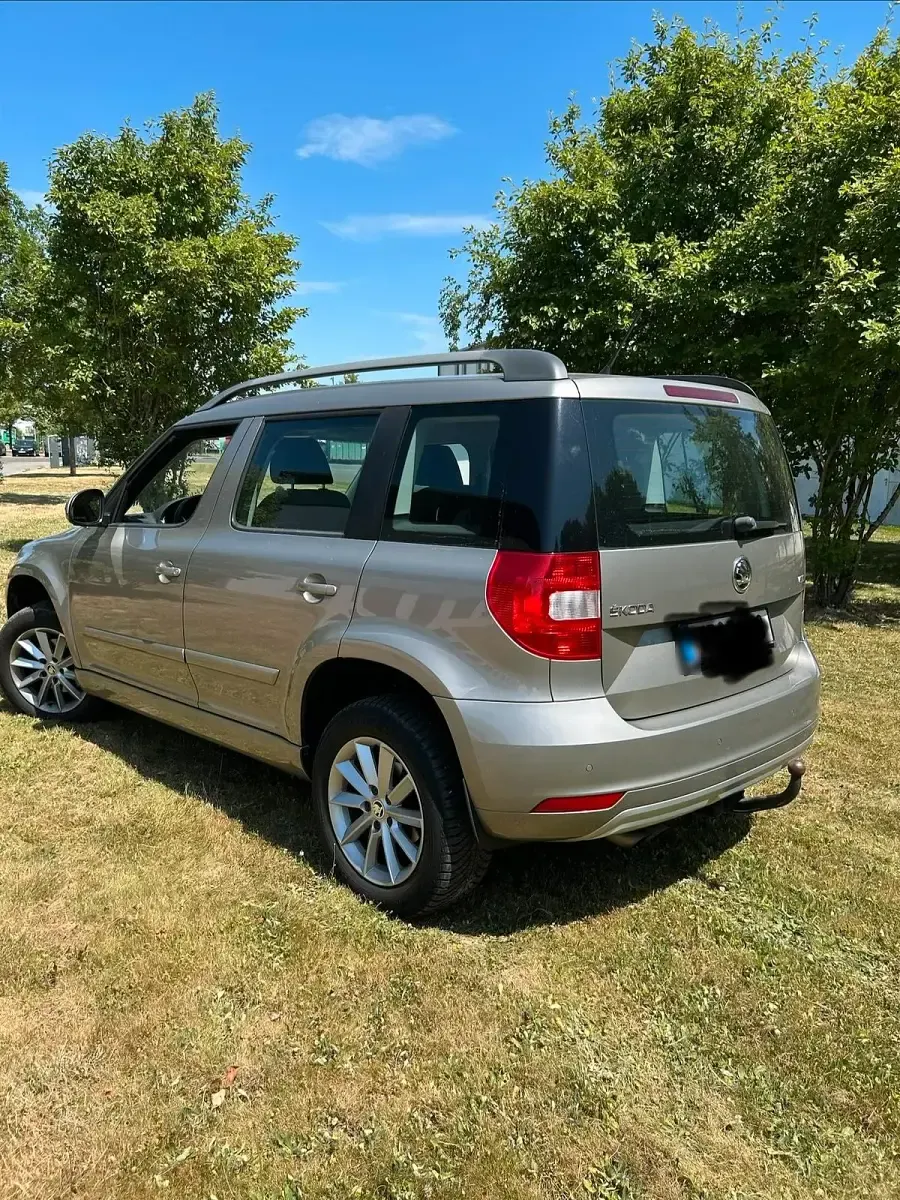 Gebraucht Skoda Yeti Ambition 120 PS (88 kW) 2015 Andere farben SUV