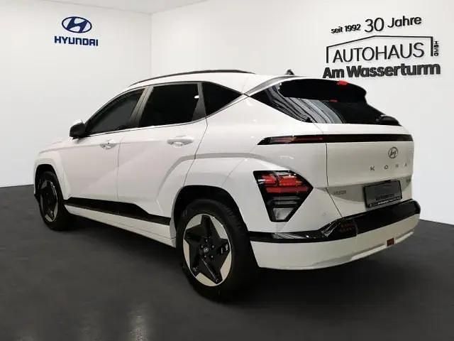 Gebraucht Hyundai Kona Trend 114 kW (156 PS) 2024 Serenity white SUV