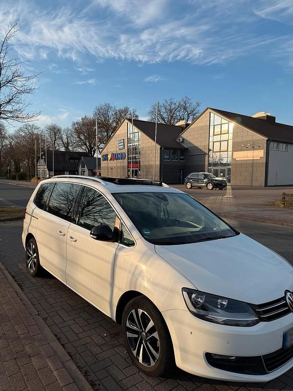 Gebraucht VW Sharan IQ Drive 150 PS (110 kW) 2019 Weiß Van / Kleinbus