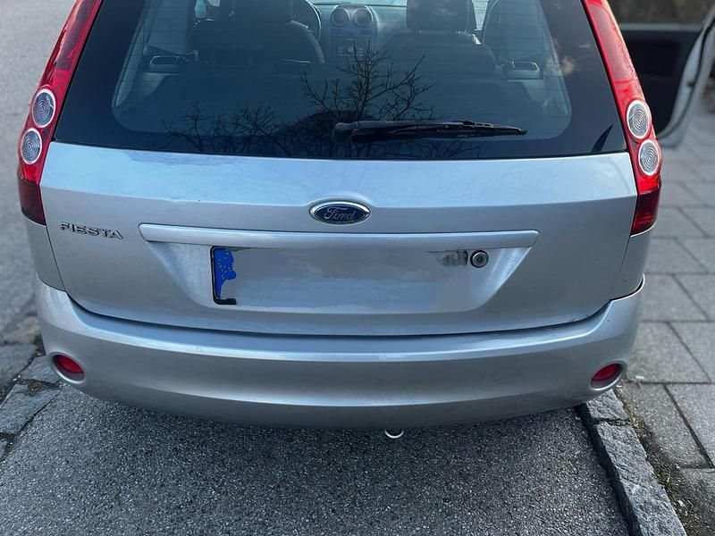 Gebraucht Ford Fiesta 60 PS (44 kW) 2007 Silber Kleinwagen