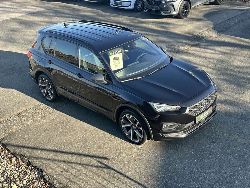 Deep schwarz metallic Gebraucht 2021 Seat Tarraco FR SUV | 23.900 € (Fairer Preis) - Bild 1/4