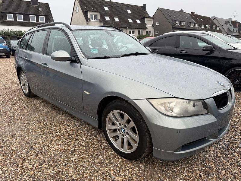 Gebraucht BMW 318 Advantage 129 PS (94 kW) 2007 Schwarz Kombi