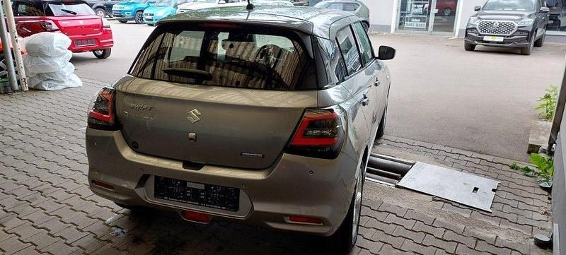 Neu Suzuki Swift Comfort 83 PS (61 kW) 2025 Silber Limousine