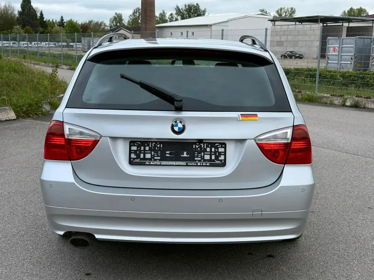 Gebraucht BMW 320 143 PS (105 kW) 2008 Grau Kombi