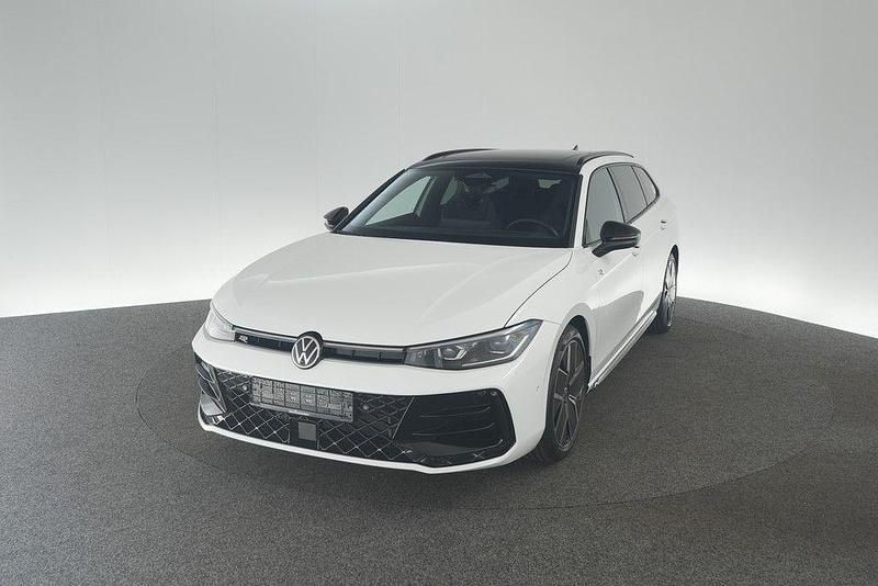 Gebraucht VW Passat R-line 265 PS (194 kW) 2024 Weiß Kombi