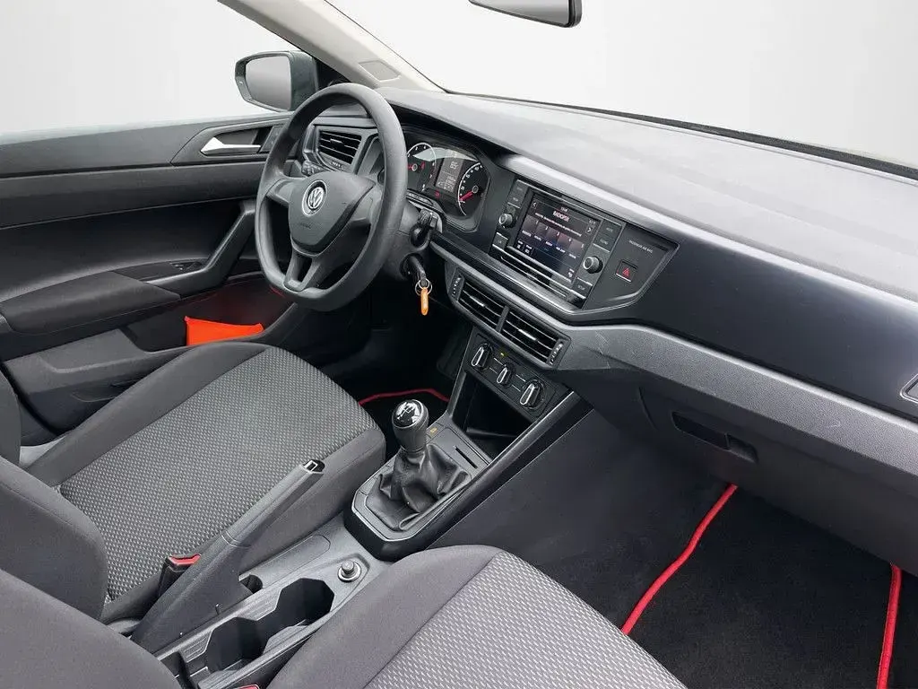 Gebraucht VW Polo Trendline 65 PS (47 kW) 2019 Grau / uranograu Kleinwagen