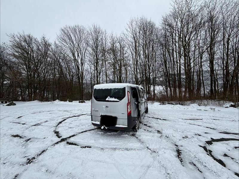 Gebraucht Ford Tourneo 152 PS (111 kW) 2014 Silber Van / Kleinbus