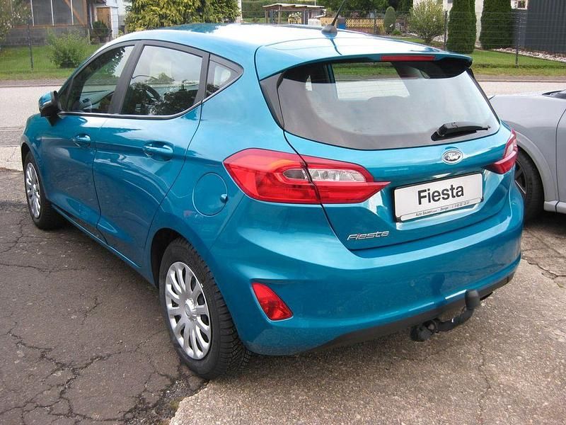 Gebraucht Ford Fiesta Cool & Connect 86 PS (63 kW) 2017 Lagun blau Kleinwagen