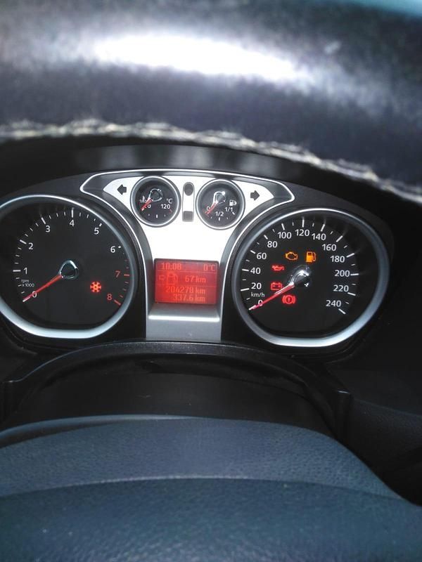 Usata Ford Focus 125 CV (91 kW) 2010 Argento Station wagon