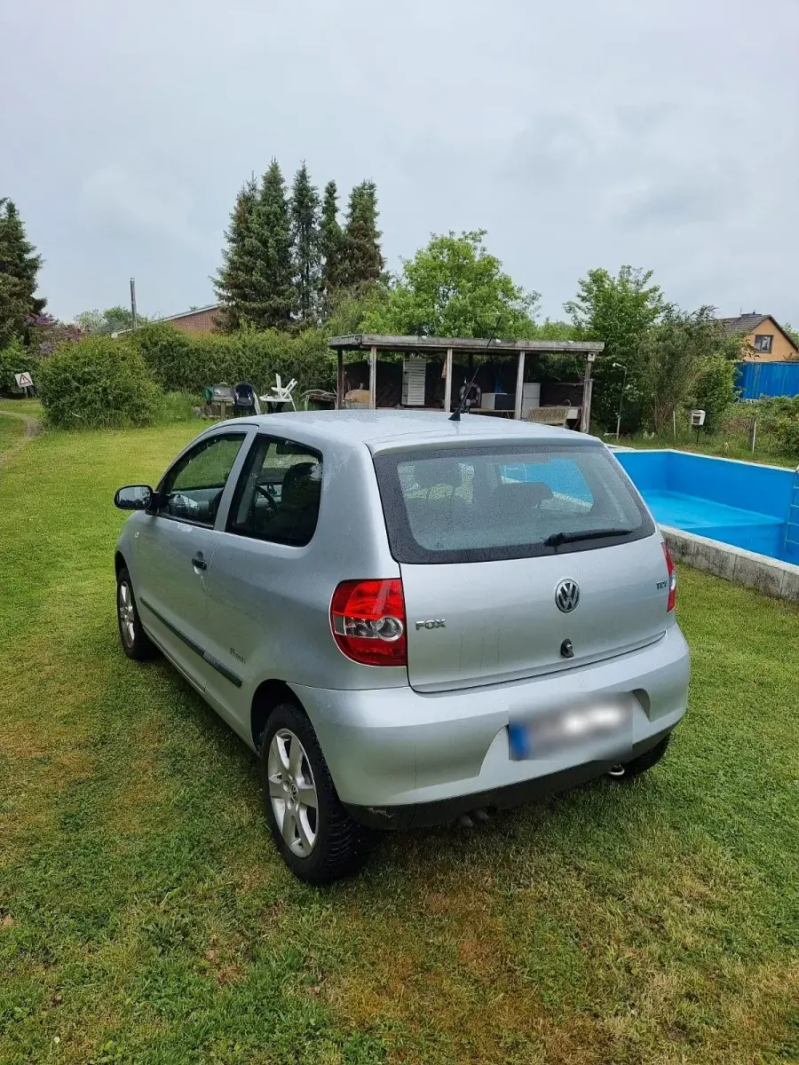 Gebraucht VW Fox 69 PS (50 kW) 2008 Silber Kleinwagen