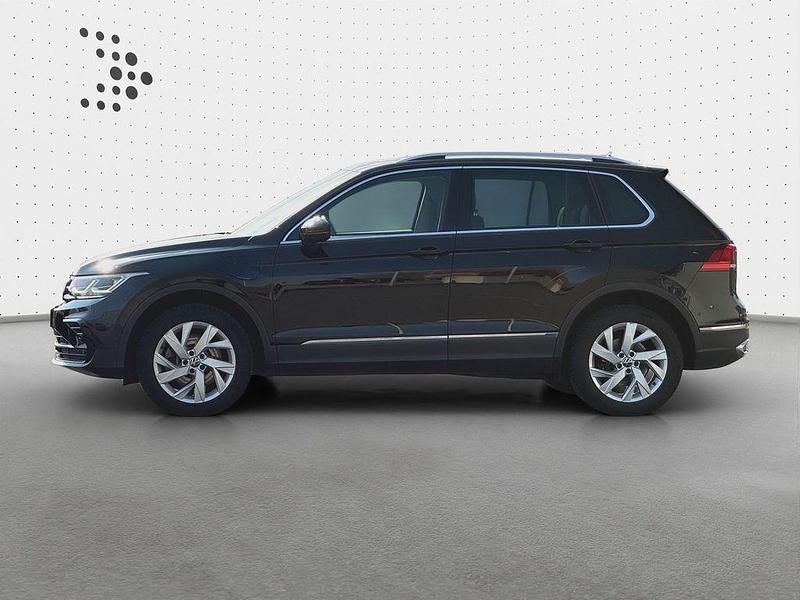 Gebraucht VW Tiguan Elegance 245 PS (180 kW) 2022 Deep black perleffekt SUV