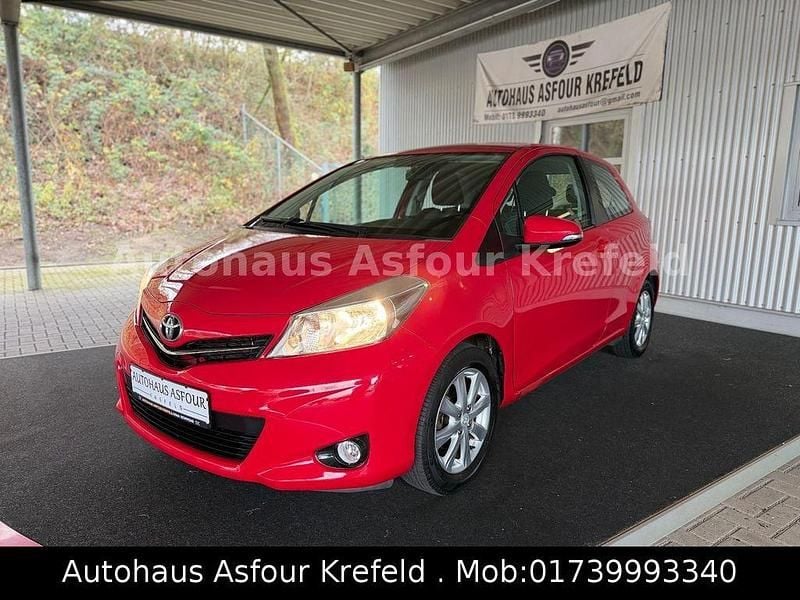 Gebraucht Toyota Yaris Life 69 PS (50 kW) 2013 Rot Kleinwagen