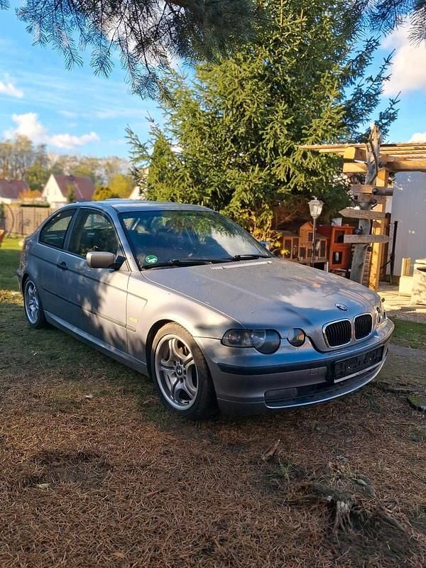 Grau Gebraucht 2004 BMW 316 Coupé | 999 € (Guter Preis) - Bild 1/4