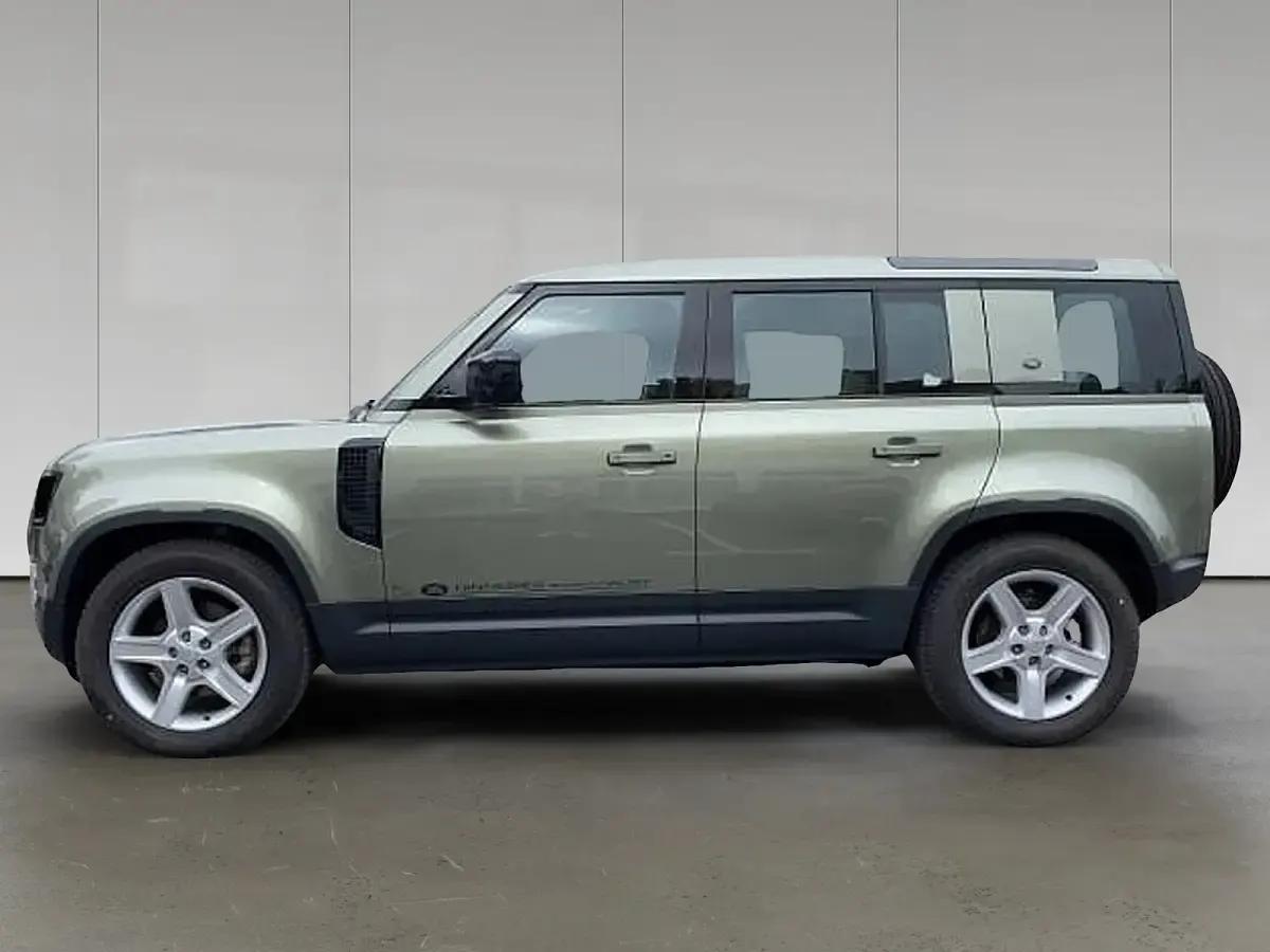 Gebraucht Land Rover Defender SE 202 PS (148 kW) 2023 Pangea green SUV