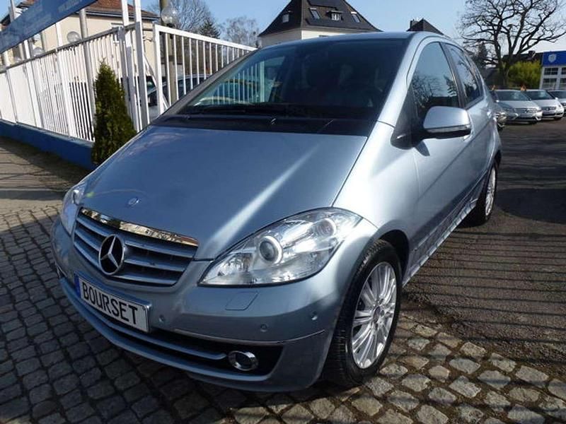 Gebraucht Mercedes A180 Elegance 116 PS (85 kW) 2010 Blau Van / Kleinbus