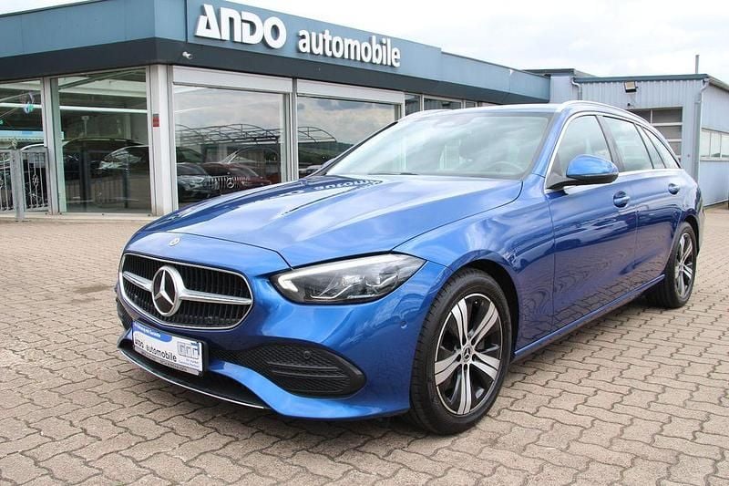 Blau Gebraucht 2022 Mercedes C200 Avantgarde Limousine | 22.990 € (Guter Preis) - Bild 1/4