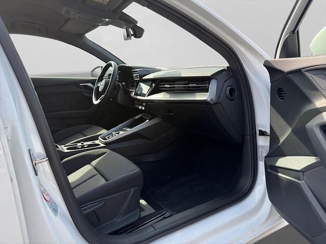 Gebraucht Audi A3 Sportback e-tron Design 204 PS (150 kW) 2023 Weiß Kleinwagen