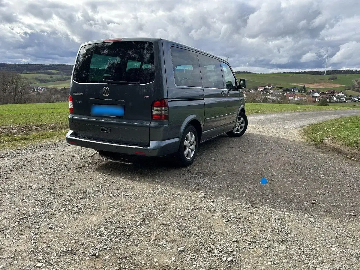 Gebraucht VW Multivan 174 PS (127 kW) 2009 Grau Van / Kleinbus