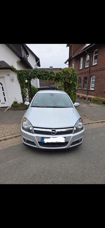 Silber Gebraucht 2005 Opel Astra Limousine | 2.499 € (Fairer Preis) - Bild 1/4