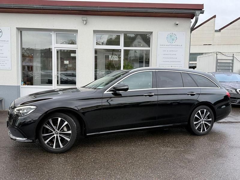 Schwarz/baltic black Gebraucht 2022 Mercedes E300 Kombi | 29.990 € (Superpreis) - Bild 1/4