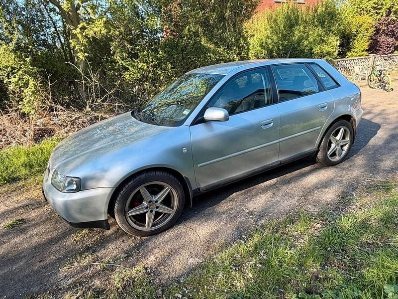 Usata Audi A3 Ambiente 101 CV (74 kW) 2000 Argento Utilitaria