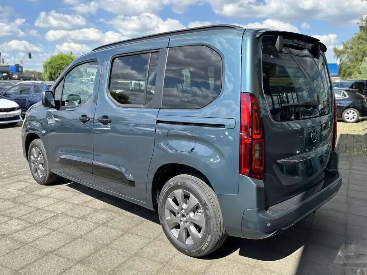 Neu Opel Combo Life 102 PS (75 kW) 2026 Kiama blau