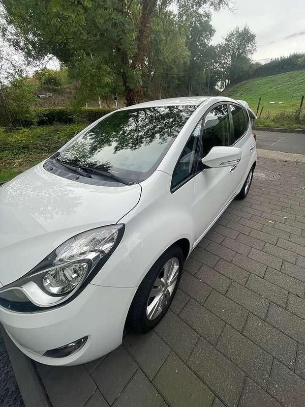 Weiß Gebraucht 2011 Hyundai ix20 Comfort Van / Kleinbus | 5.000 € (Fairer Preis) - Bild 1/4