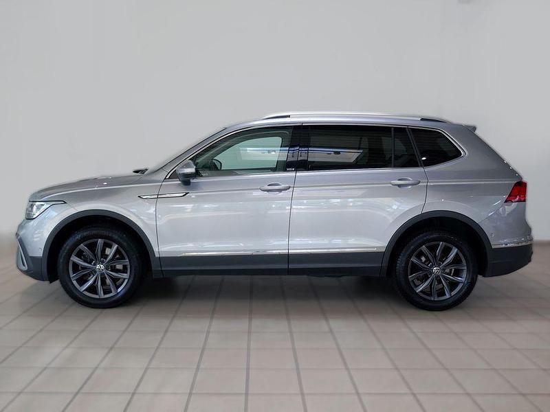 Gebraucht VW Tiguan Allspace Move 200 PS (147 kW) 2023 Pyritsilber metallic SUV