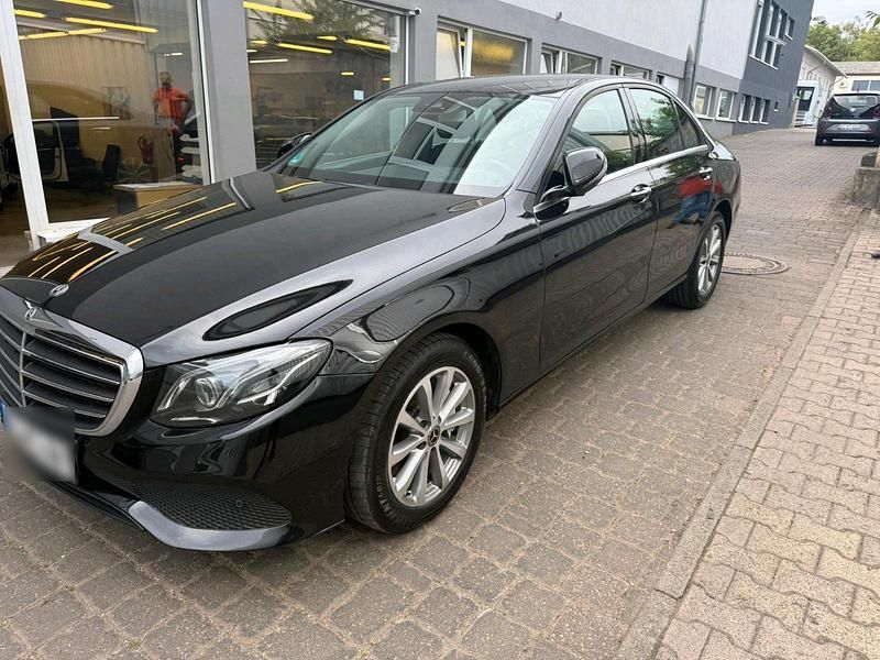 Schwarz Gebraucht 2018 Mercedes 350 Limousine | 26.000 € - Bild 1/4