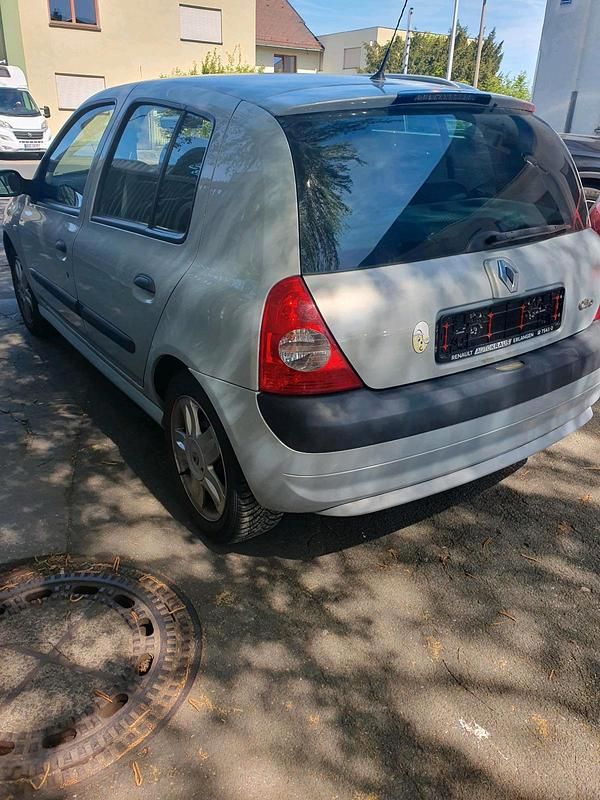 Używany Renault Clio II 101 KM (74 kW) 2004 Srebrny Hatchback