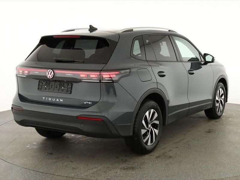 Neu VW Tiguan Life 150 PS (110 kW) 2025 Grau SUV