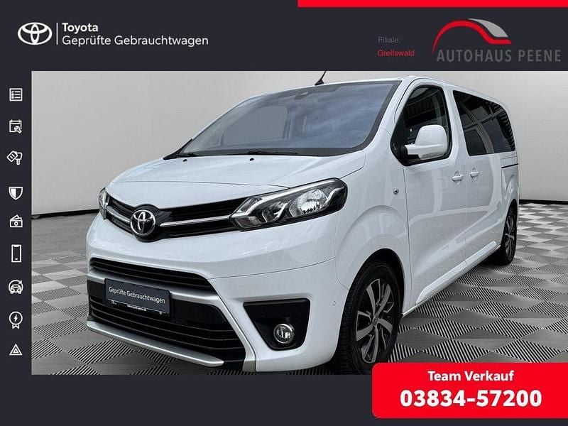 Weiß Gebraucht 2024 Toyota Proace Verso Team Kombi | 39.658 € (Guter Preis) - Bild 1/4