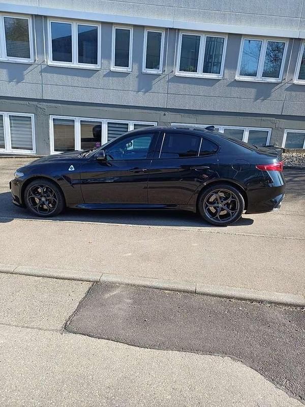 Schwarz Gebraucht 2018 Alfa Romeo Giulia Quadrifoglio Limousine | 89.900 € - Bild 1/4